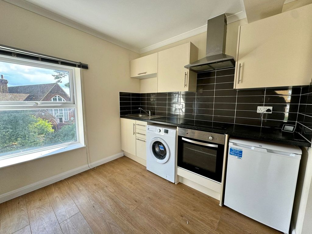Property photo 3 of 7 Kitchen