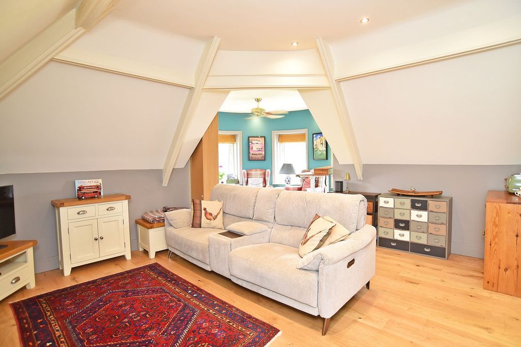 Property photo 2 of 21