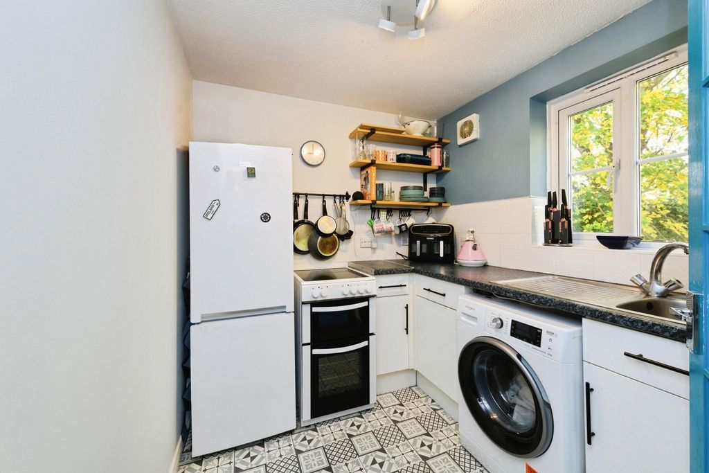 Property photo 2 of 16 Photo