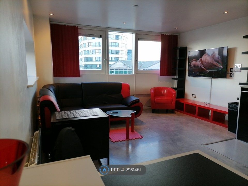 Property photo 3 of 11 Lounge 2