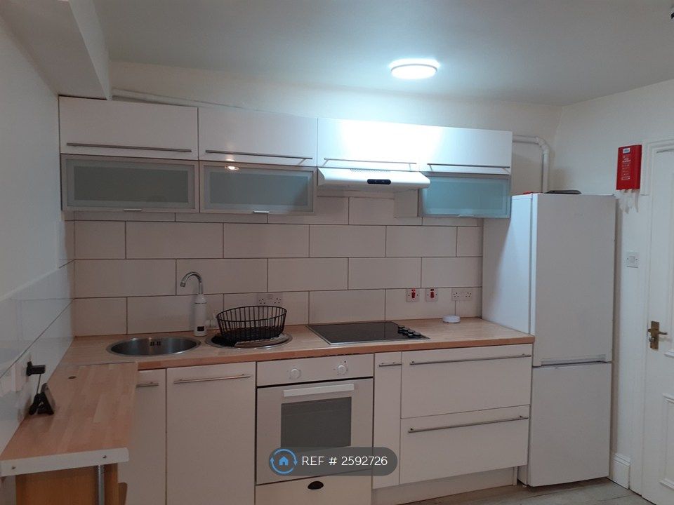 Property photo 3 of 9 Kitchen