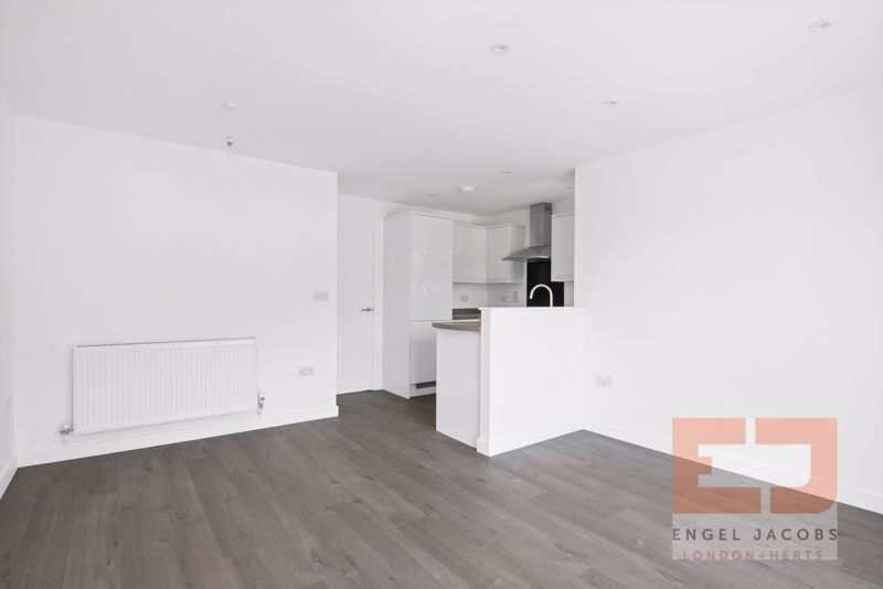 Property photo 3 of 12 Kitchen/Reception