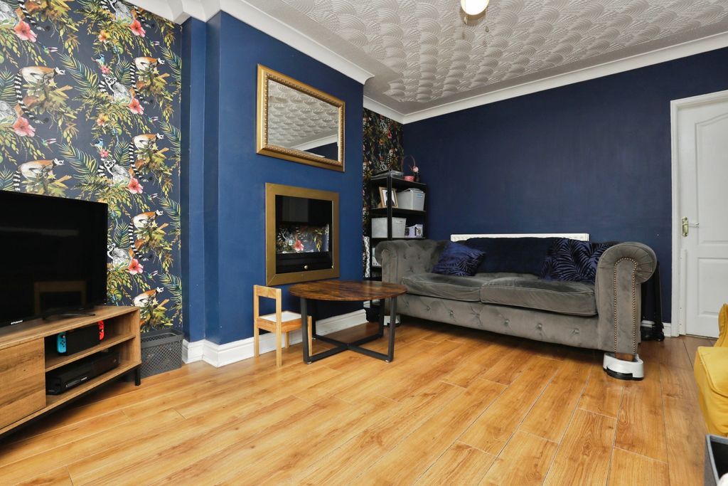 Property photo 2 of 12 Lounge