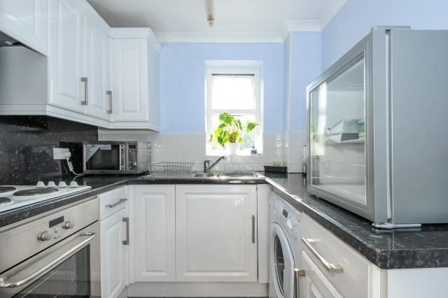 Property photo 3 of 8 Kitchen