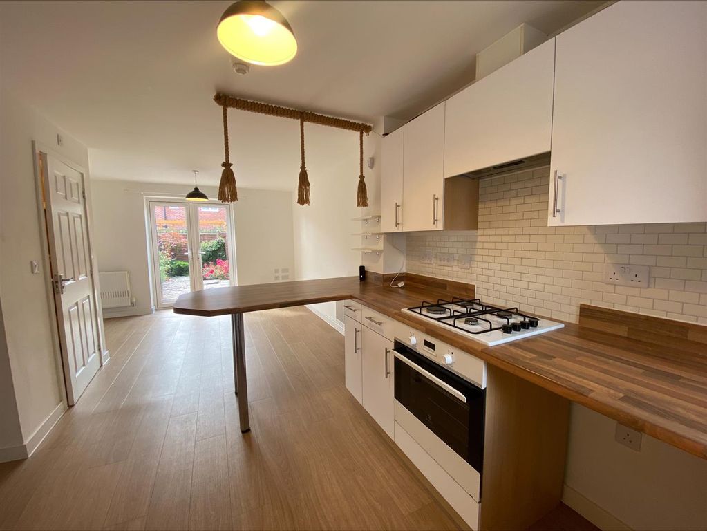 Property photo 2 of 15 Kitchen / Living Area