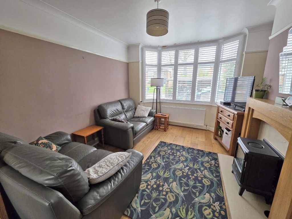 Property photo 3 of 23 Lounge1.Jpg