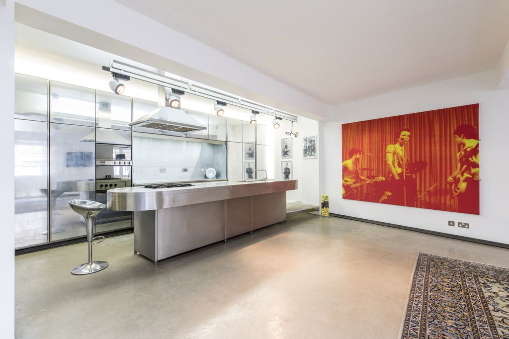 Property photo 3 of 14