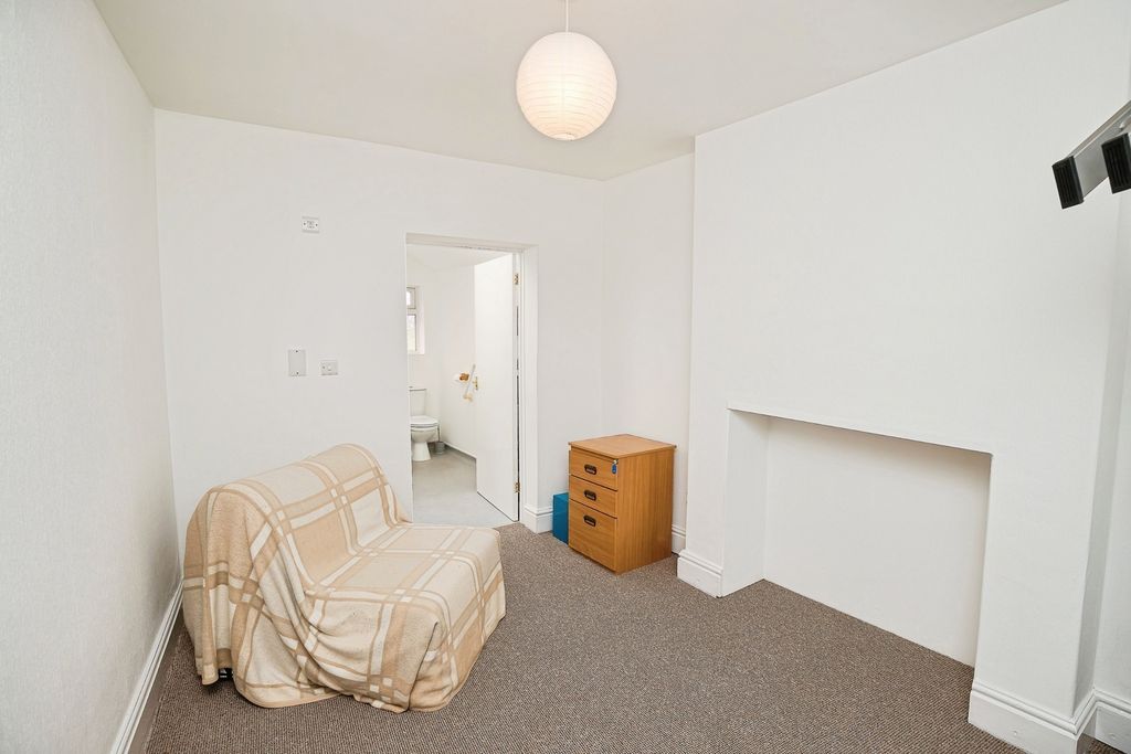 Property photo 3 of 17 Sitting Room