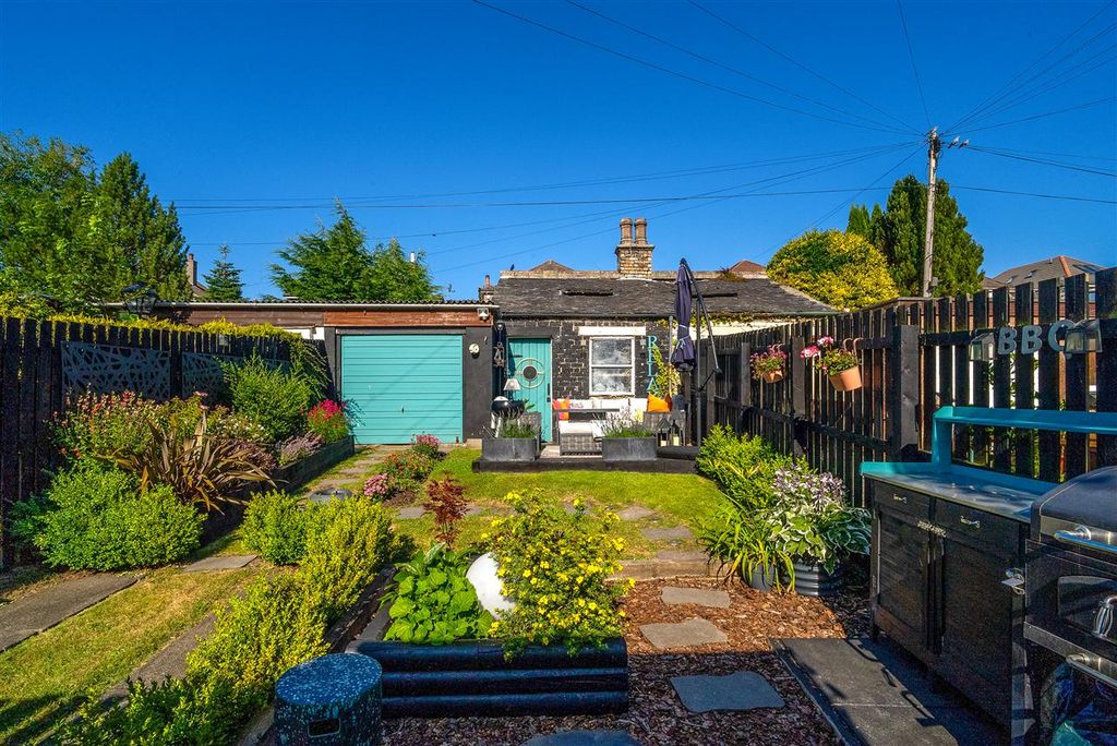 Property photo 2 of 27