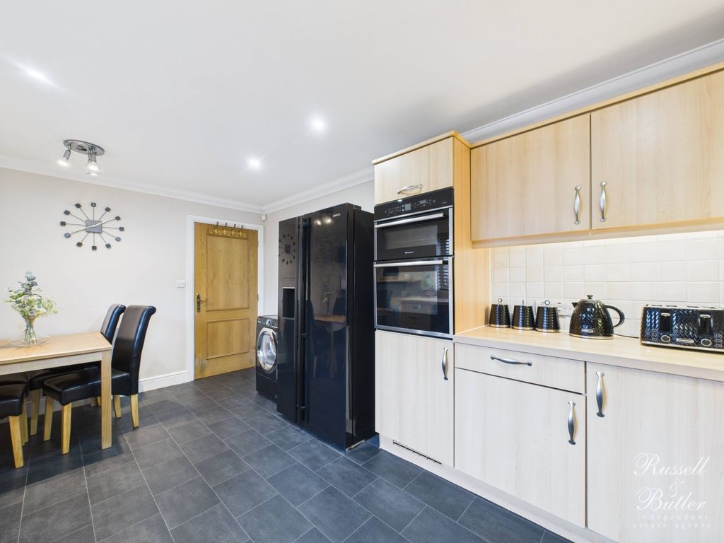 Property photo 3 of 21 Cam01995G0-Pr0394-Still006