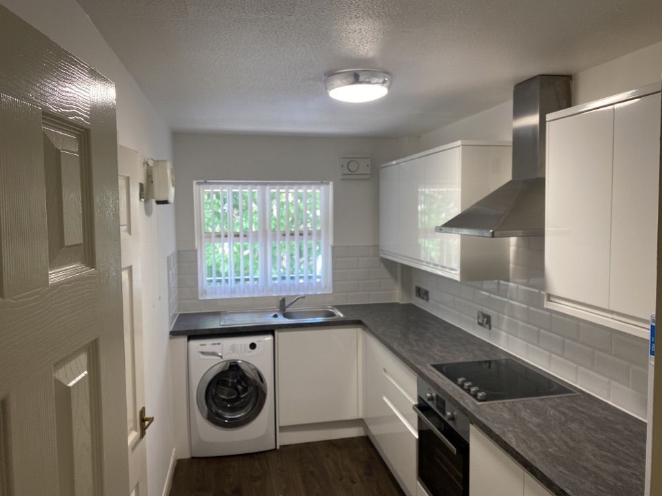 Property photo 3 of 10 Kitchen