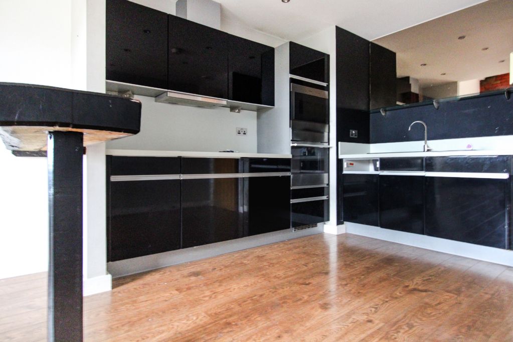 Property photo 3 of 11 Kitchen Area