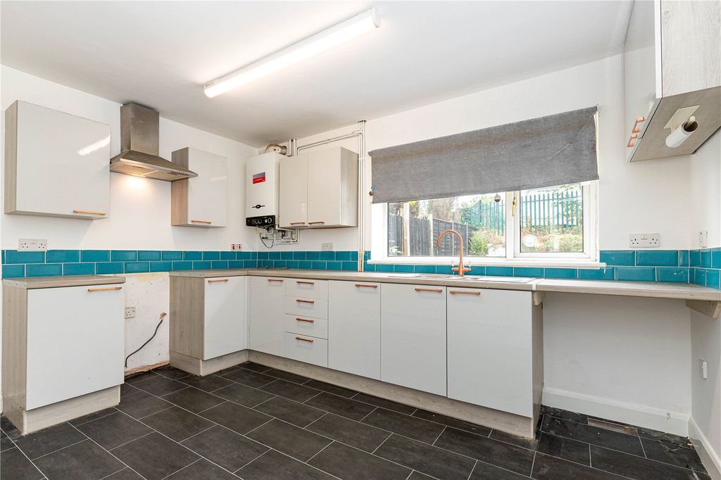 Property photo 3 of 9 Kitchen/Breakfast Rm