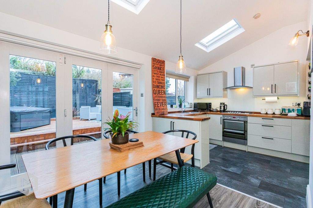 Property photo 2 of 22 Picture No. 13