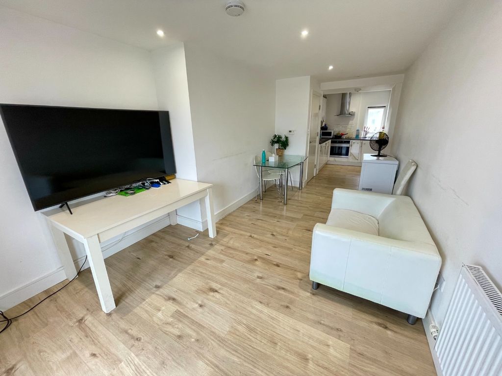 Property photo 2 of 6 3992252