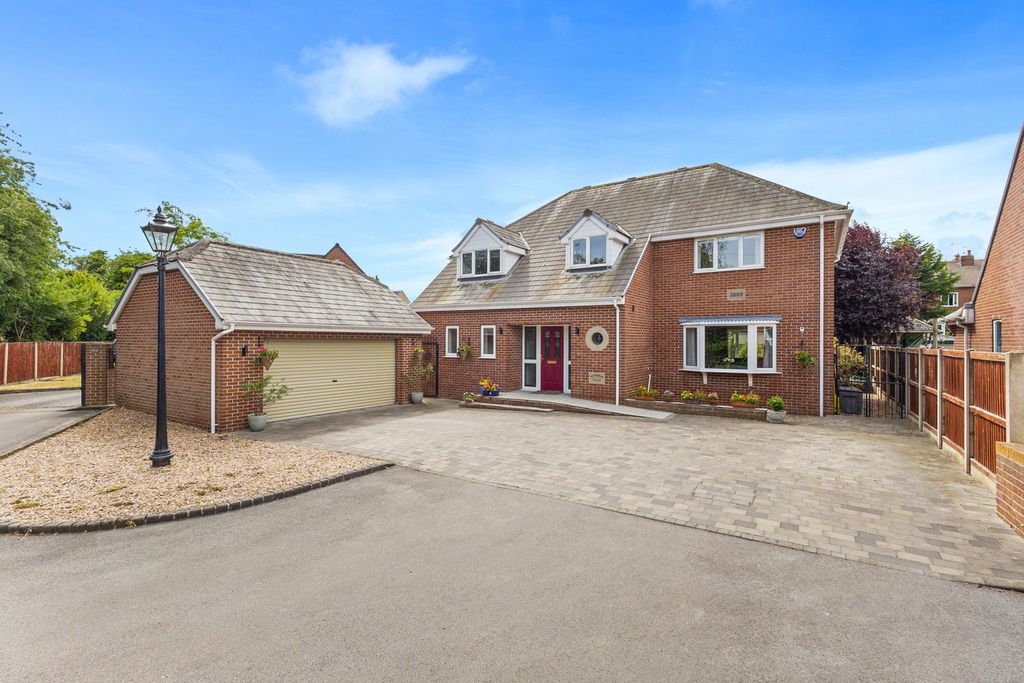 Property photo 1 of 33