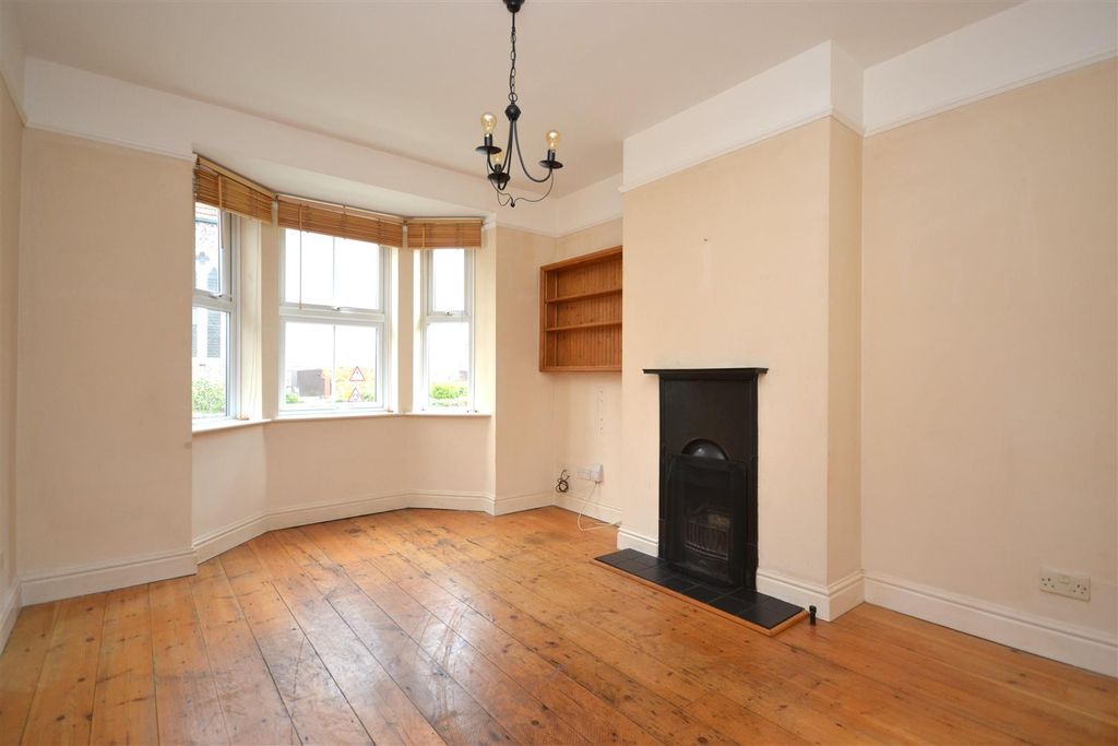 Property photo 3 of 10 Lounge