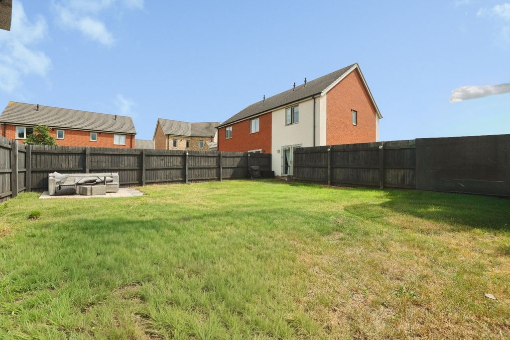 Property photo 2 of 18 5168482
