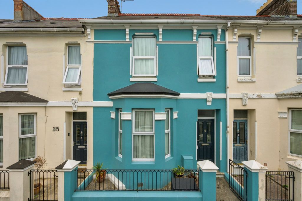 Property photo 1 of 17