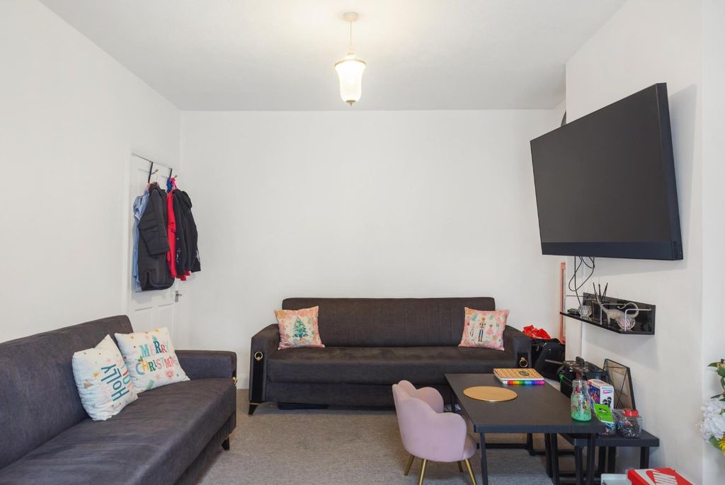 Property photo 2 of 16 Picture No. 15