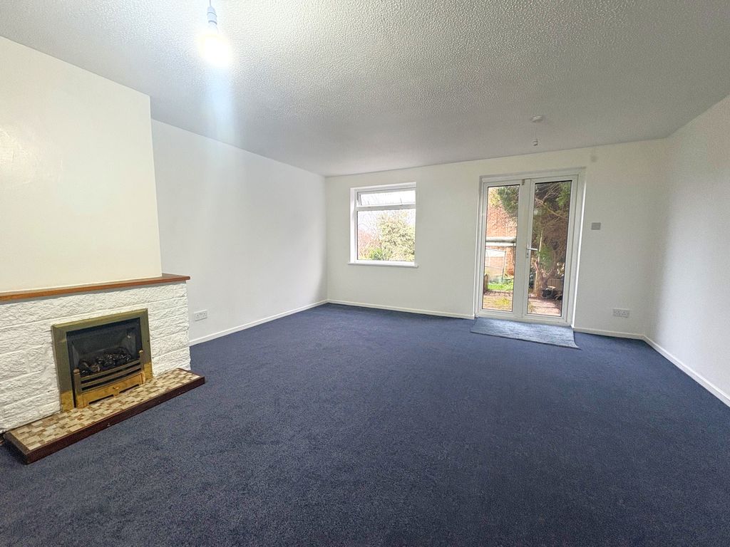 Property photo 2 of 7 Living Room