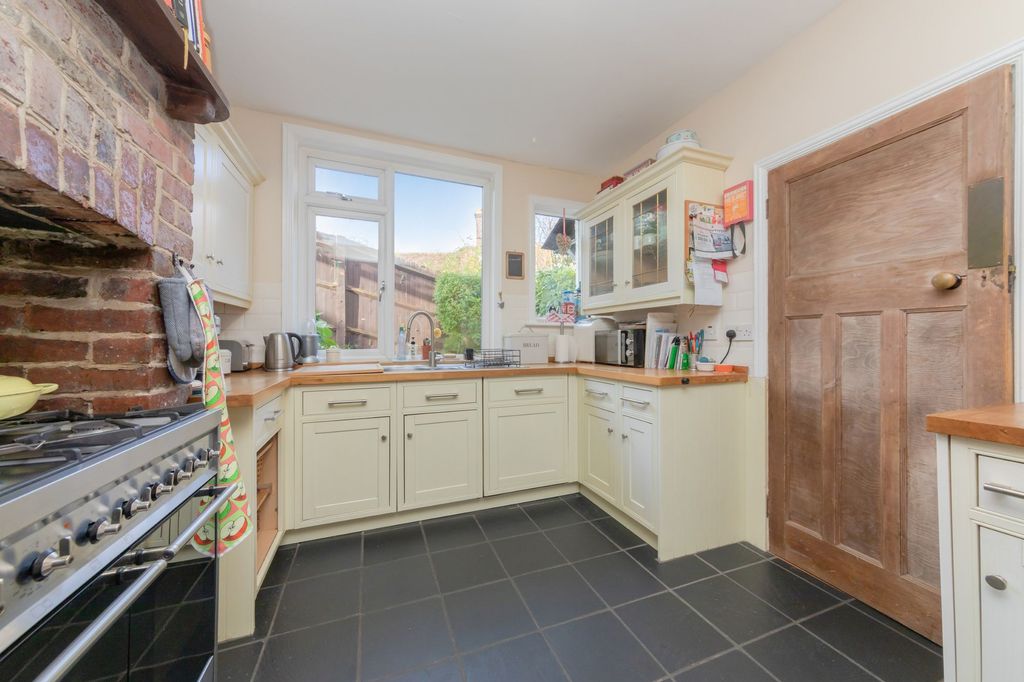 Property photo 3 of 25