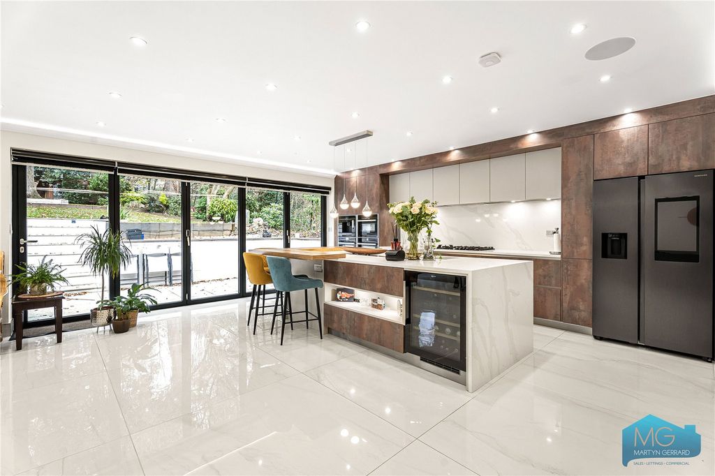 Property photo 3 of 38 Picture No. 20