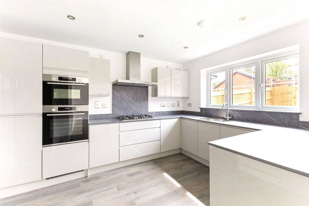 Property photo 2 of 16 Kitchen/Dining