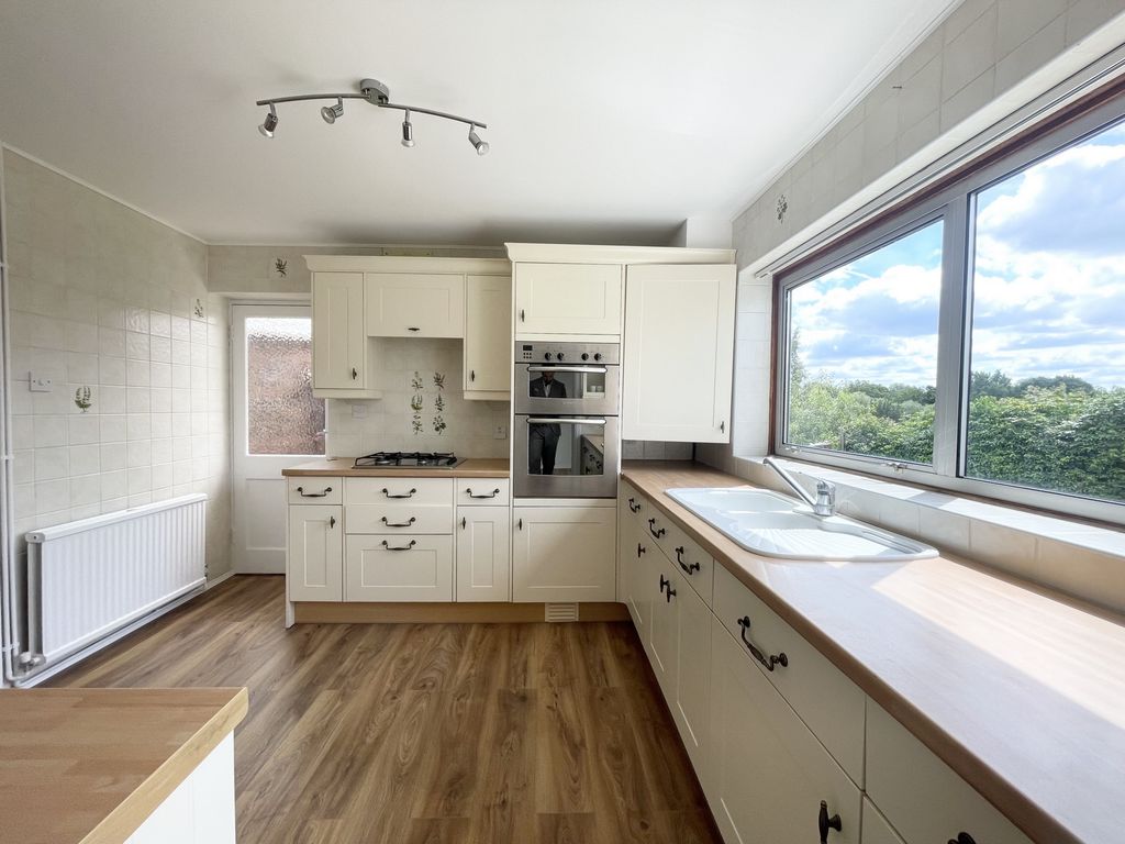 Property photo 2 of 16 Photo 4