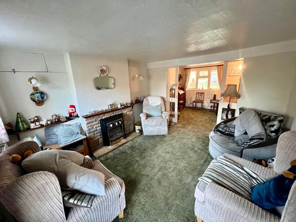 Property photo 3 of 16 Lounge2.Jpg