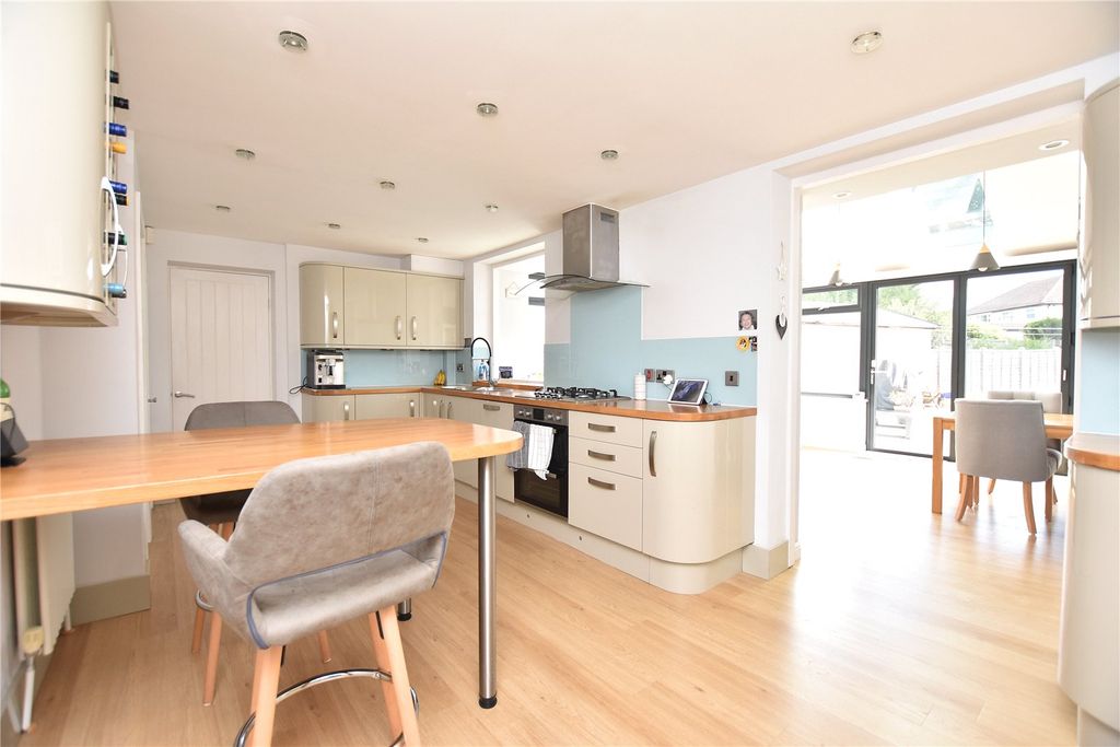 Property photo 3 of 37 Picture No. 31