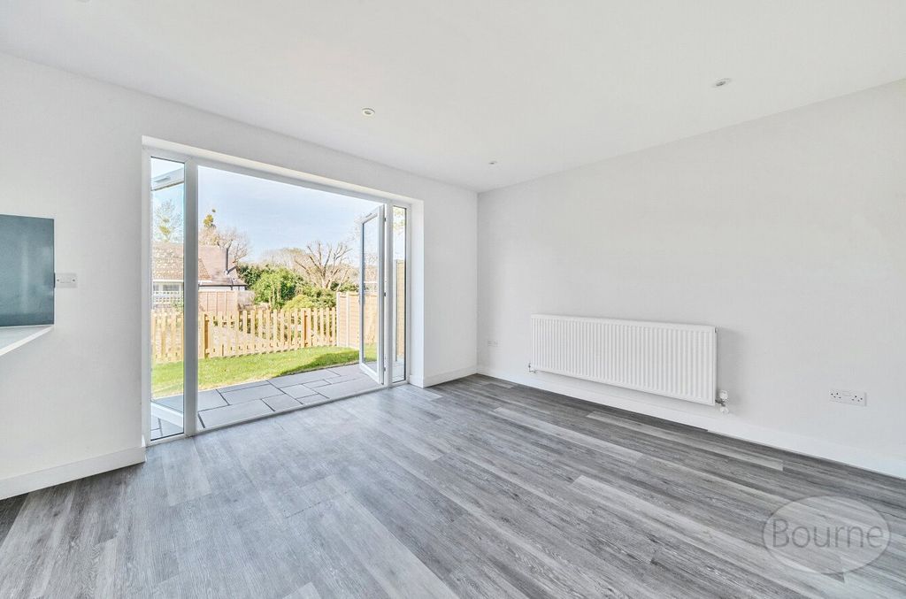 Property photo 3 of 14 9Ae1F374-84F6-45c...