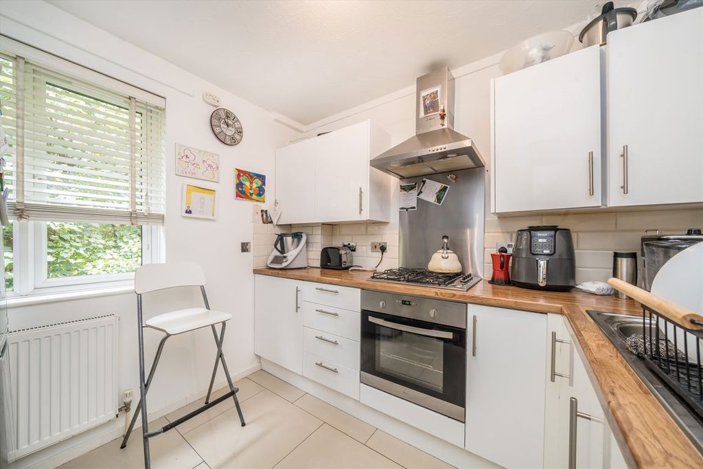 Property photo 3 of 6