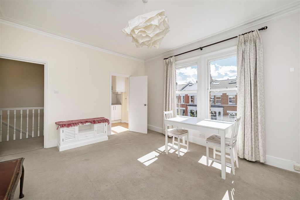 Property photo 3 of 7 Poplar Grove