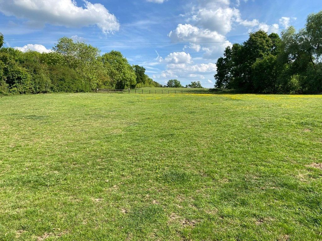 Property photo 3 of 18 Paddock