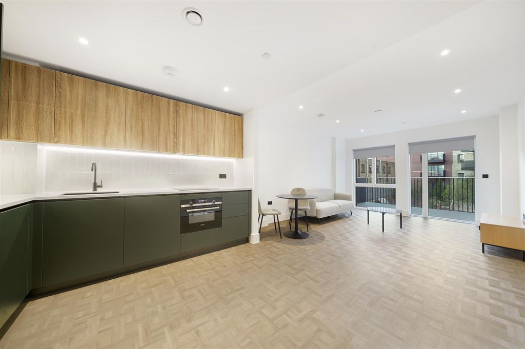 Property photo 2 of 15 4 Folgate Apartments 22 Danvers Avenue London Sw11