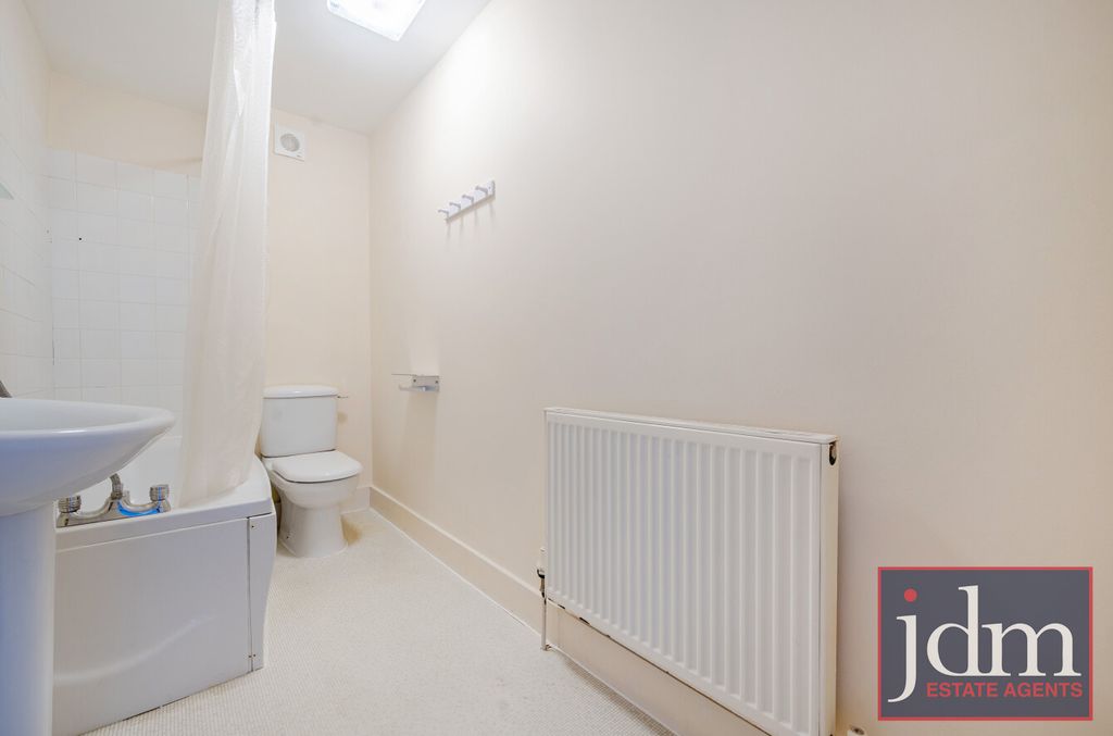Property photo 3 of 8 Bathroom