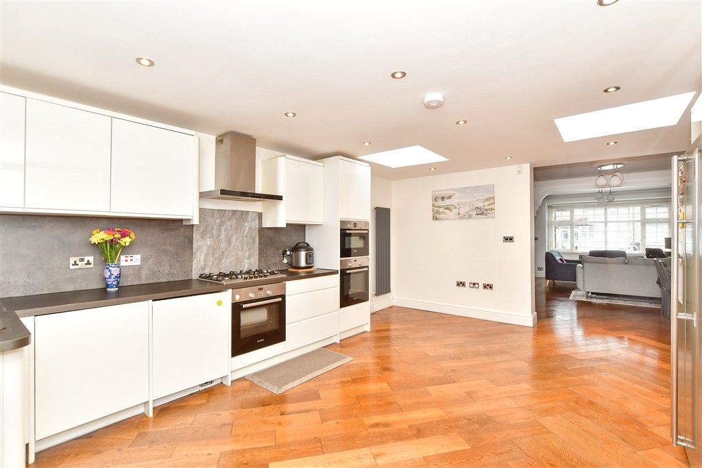 Property photo 3 of 15 Kitchen/Breakfast Area