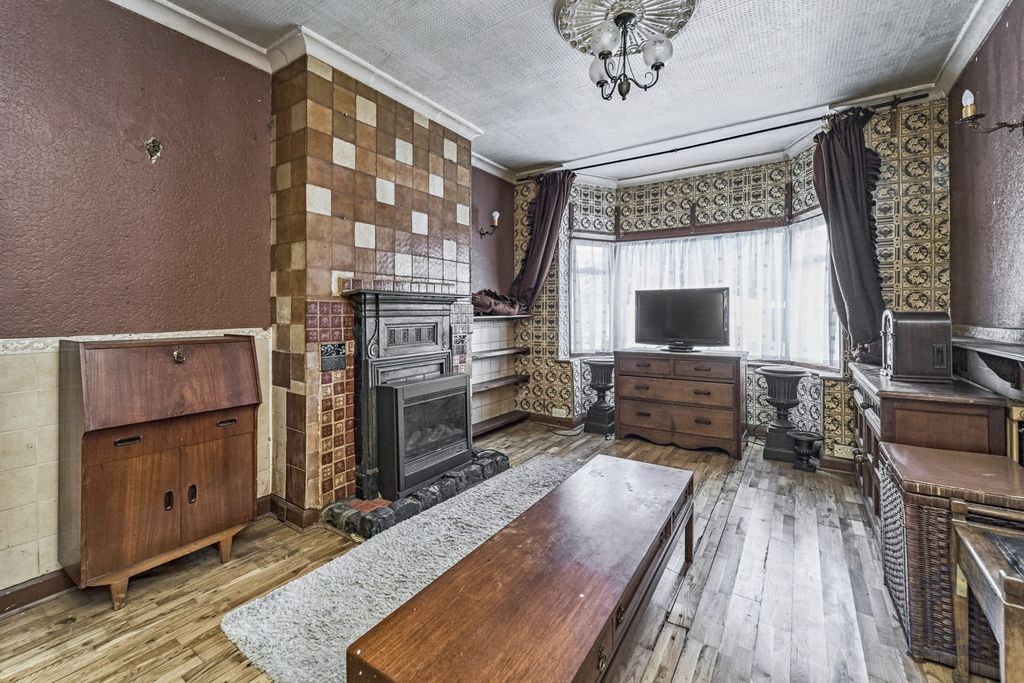 Property photo 2 of 19