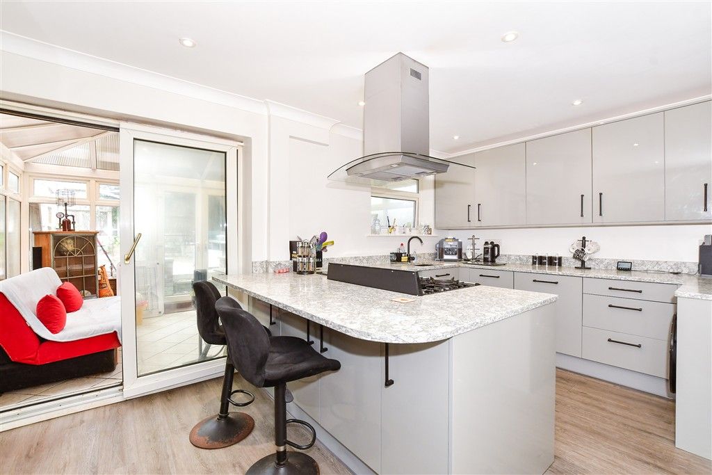 Property photo 2 of 15 Kitchen/Breakfast Room