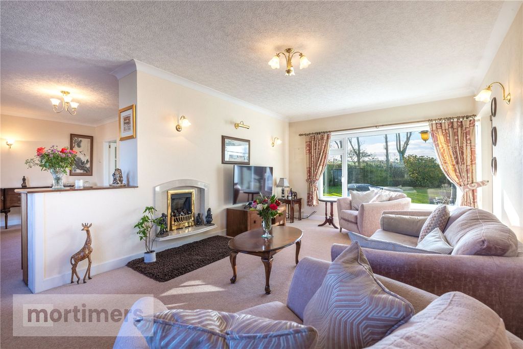 Property photo 2 of 27 Living Room