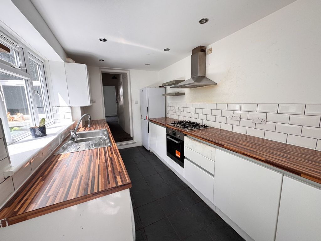 Property photo 2 of 17 4498982