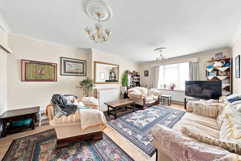 Property photo 2 of 17