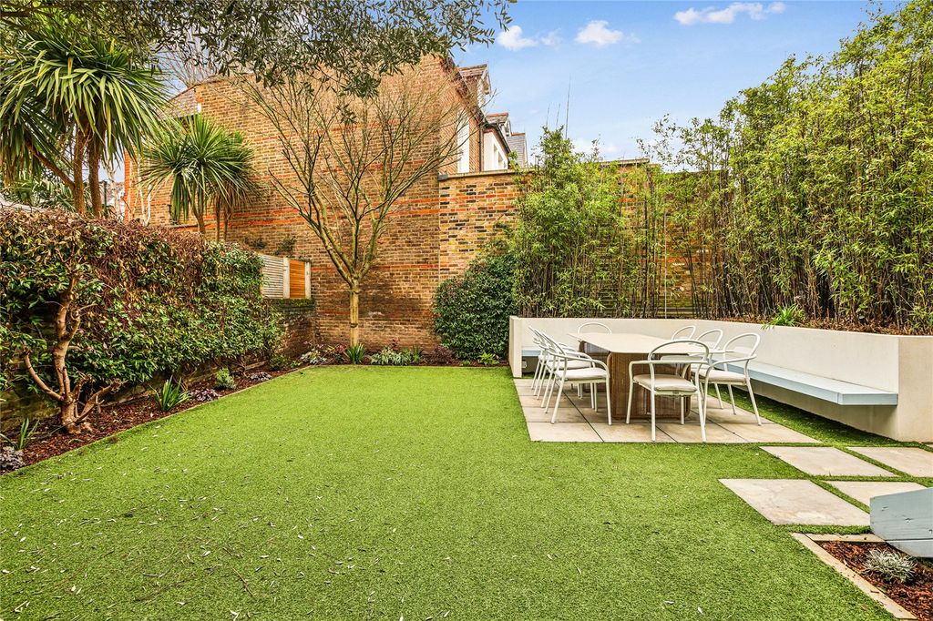 Property photo 3 of 19 Garden