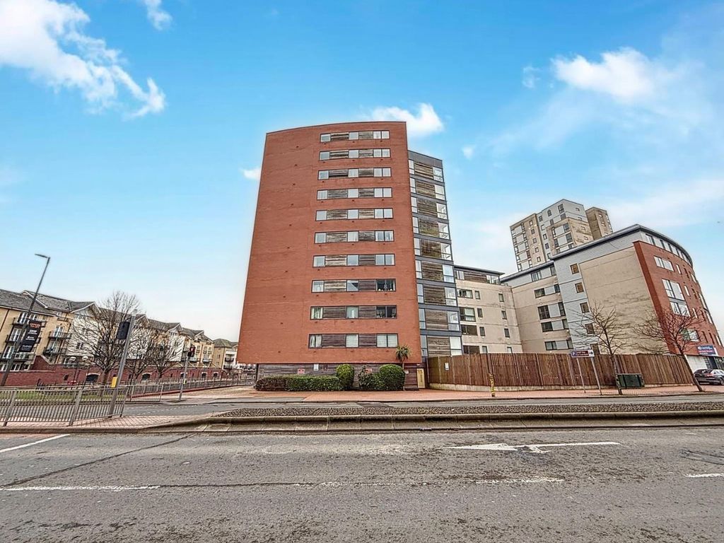 Property photo 3 of 16 Front Of Building