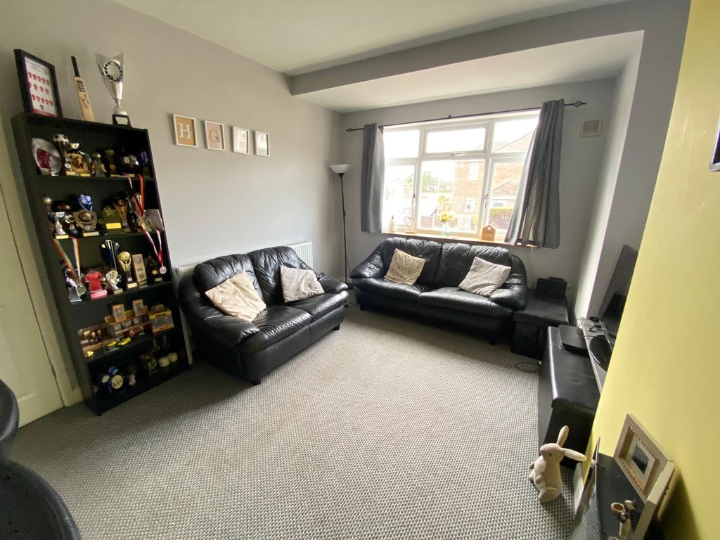 Property photo 2 of 20