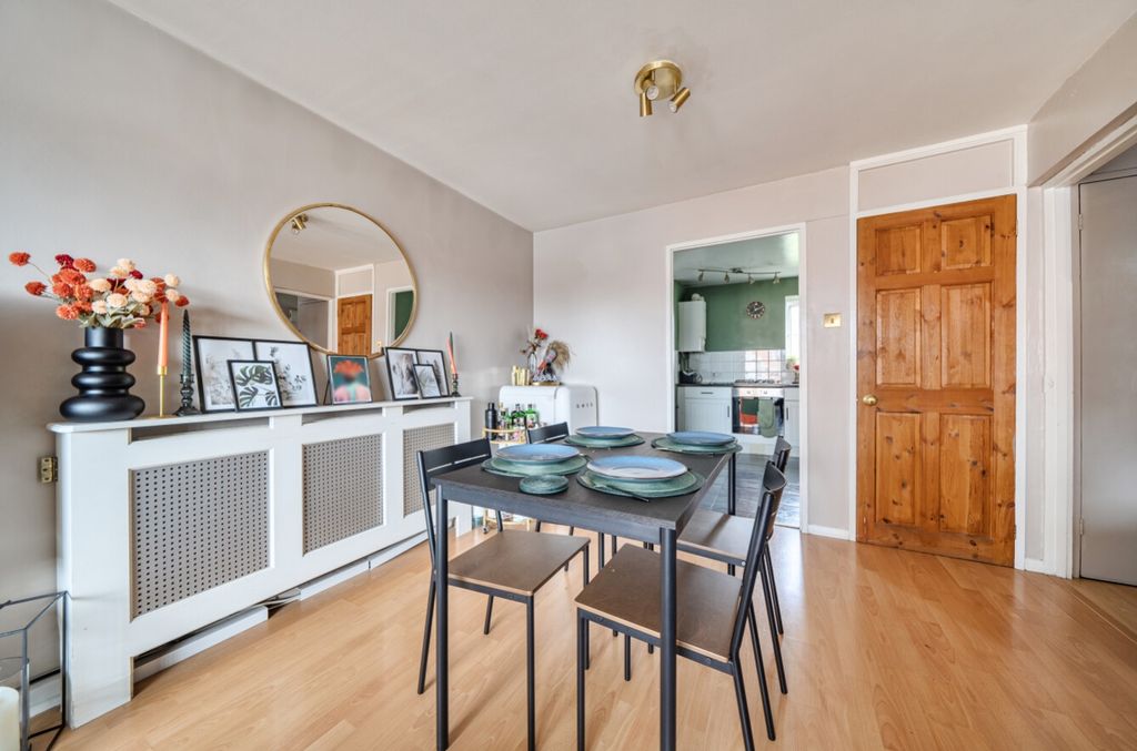 Property photo 2 of 7 1425722-8-69B7Edf534Daa