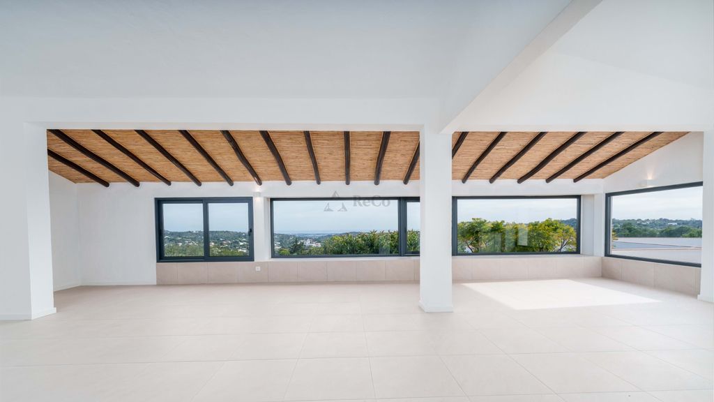 Property photo 2 of 27