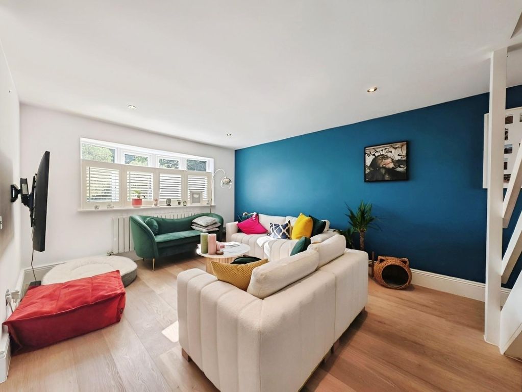 Property photo 3 of 19 227E7B25-F86Bc8ee-Aec4-4c26-86Ad-c6B0693694B2.Jpg