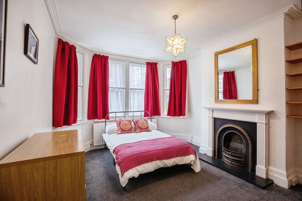 Property photo 2 of 24